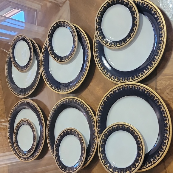 12 pc-Royal Sheffield Porcelain-Black Marble Rim With Gold Band plates - Picture 4 of 10